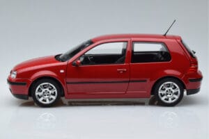 Volkswagen Golf Mk4 Червен Norev 1:18 188573 Метал — снимка 4 от 7