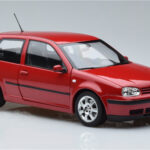 Volkswagen Golf Mk4 Червен Norev 1:18 - image 5 of 7
