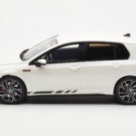 Volkswagen Golf GTI Mk8 Clubsport Бял Otto 1:18 - image 3 of 6