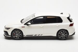 Volkswagen Golf GTI Mk8 Clubsport Бял Otto 1:18 OT986 Смола — снимка 3 от 6