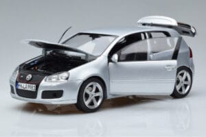 Volkswagen Golf GTI Mk5 Pirelli Edition Сребристо Norev 1:18 188425 Метал — снимка 2 от 7