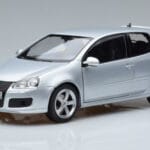 Volkswagen Golf GTI Mk5 Pirelli Edition Сребристо Norev 1:18 188425 Метал