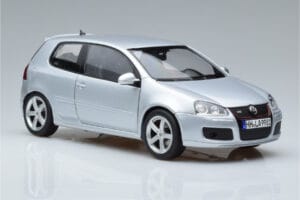 Volkswagen Golf GTI Mk5 Pirelli Edition Сребристо Norev 1:18 188425 Метал — снимка 5 от 7