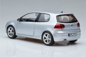 Volkswagen Golf GTI Mk5 Pirelli Edition Сребристо Norev 1:18 188425 Метал — снимка 6 от 7