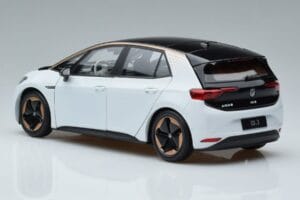 Volkswagen ID.3 Бял FAW 1:18 ZVN000001WEI Метал — снимка 6 от 7