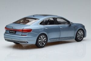 Volkswagen Passat B8 Син FAW 1:18 ZVF000003A Метал — снимка 3 от 7