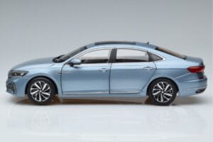 Volkswagen Passat B8 Син FAW 1:18 ZVF000003A Метал — снимка 4 от 7