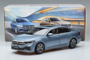 Volkswagen Passat B8 Син FAW 1:18 ZVF000003A Метал — снимка 7 от 7