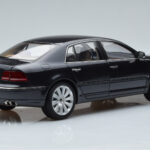 Volkswagen Phaeton V6 Mazeppa Сив Kyosho 1:18 - image 3 of 9
