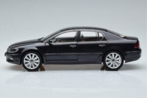 Volkswagen Phaeton V6 Mazeppa Сив Kyosho 1:18 08831MBK Метал — снимка 5 от 9