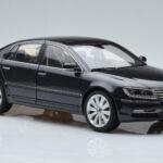 Volkswagen Phaeton V6 Mazeppa Сив Kyosho 1:18 - image 6 of 9