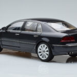 Volkswagen Phaeton V6 Mazeppa Сив Kyosho 1:18 - image 7 of 9