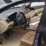 Volkswagen Phaeton V6 Mazeppa Сив Kyosho 1:18 - image 8 of 9