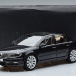 Volkswagen Phaeton V6 Mazeppa Сив Kyosho 1:18 - image 9 of 9