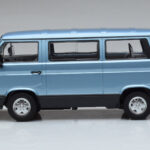 Volkswagen T3 Multivan Синьо Norev 1:18 - image 3 of 6