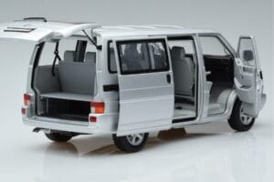 Volkswagen T4b Transporter Caravelle Minibus Schuco 1:18 450041500 Метал — снимка 2 от 8