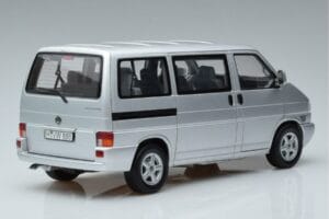 Volkswagen T4b Transporter Caravelle Minibus Schuco 1:18 450041500 Метал — снимка 3 от 8