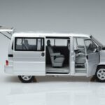 Volkswagen T4b Transporter Caravelle Minibus Schuco 1:18 450041500 Метал - image 4 of 8
