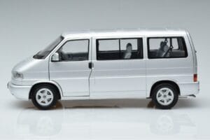 Volkswagen T4b Transporter Caravelle Minibus Schuco 1:18 450041500 Метал — снимка 5 от 8