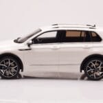 Volkswagen Tiguan R Бял Otto 1:18 - image 3 of 6