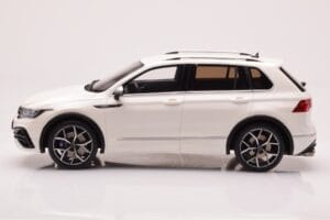 Volkswagen Tiguan R Бял Otto 1:18 OT1001 Смола — снимка 3 от 6
