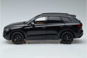 Volkswagen Touareg CR Черен FAW 1:18 LTC761021BLA Метал — снимка 4 от 7
