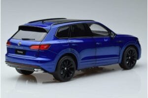 Volkswagen Touareg CR Синьо FAW 1:18 LTC761021BLU Метал — снимка 3 от 7