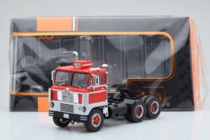 White 7400 Червен Сребрист IXO 1:43 TR170 Метал — снимка 5 от 5