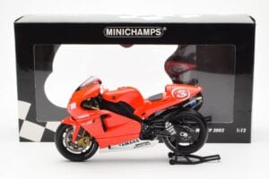 Yamaha YZR-M1 Marlboro Yamaha Team #3 M. Biaggi MotoGP 2002 Minichamps 1:12 122026303 Метал — снимка 4 от 4