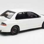 Mitsubishi Lancer Evo VIII MR FQ-400 Бял Otto 1:18 - image 2 of 6