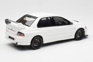 Mitsubishi Lancer Evo VIII MR FQ-400 Бял Otto 1:18 OT777 Смола — снимка 2 от 6