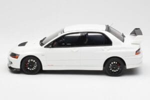 Mitsubishi Lancer Evo VIII MR FQ-400 Бял Otto 1:18 OT777 Смола — снимка 3 от 6