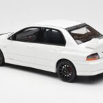 Mitsubishi Lancer Evo VIII MR FQ-400 Бял Otto 1:18 - image 5 of 6