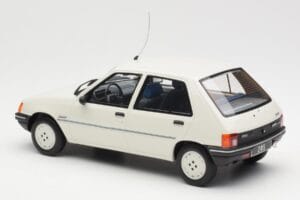 Peugeot 205 Junior Бял Otto 1:18 OT463 Смола — снимка 5 от 6