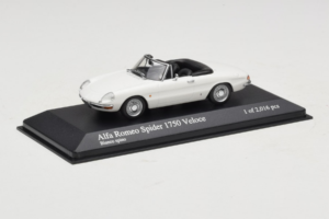 Alfa Romeo 1750 Spider Veloce Бял Minichamps 1:43 400120530 Метал — снимка 2 от 4