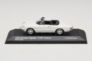 Alfa Romeo 1750 Spider Veloce Бял Minichamps 1:43 400120530 Метал