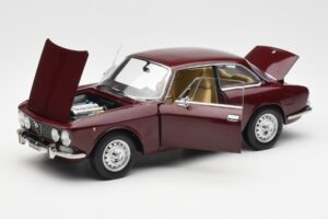 Alfa Romeo 2000 GTV Кестеняво Червен Norev 1:18 187916 Метал — снимка 2 от 8