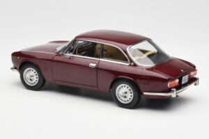 Alfa Romeo 2000 GTV Кестеняво Червен Norev 1:18 187916 Метал — снимка 7 от 8