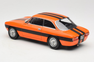 Alfa Romeo 2000 GTV Оранжев Norev 1:18 187918 Метал — снимка 7 от 8