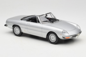 Alfa Romeo 2000 Spider Сребрист Norev 1:18 187884 Метал — снимка 4 от 6