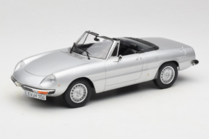 Alfa Romeo 2000 Spider Сребрист Norev 1:18 187884 Метал