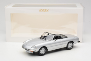 Alfa Romeo 2000 Spider Сребрист Norev 1:18 187884 Метал — снимка 6 от 6