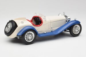 Alfa Romeo 2300 Spider Бял & Син Bburago 1:18 3008-M1 Метал — снимка 2 от 6