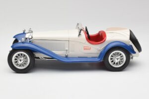 Alfa Romeo 2300 Spider Бял & Син Bburago 1:18 3008-M1 Метал — снимка 3 от 6