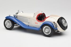 Alfa Romeo 2300 Spider Бял & Син Bburago 1:18 3008-M1 Метал — снимка 5 от 6