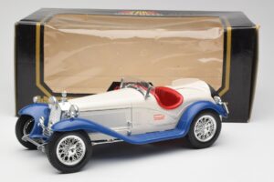 Alfa Romeo 2300 Spider Бял & Син Bburago 1:18 3008-M1 Метал — снимка 6 от 6
