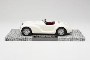 Alfa Romeo 6C 2500 SS Corsa Spider Бял Minichamps 1:18 107120232 Смола — снимка 3 от 6