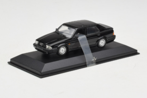 Alfa Romeo 75 3.0 V6 Черен Minichamps 1:43 403120463 Метал — снимка 2 от 4