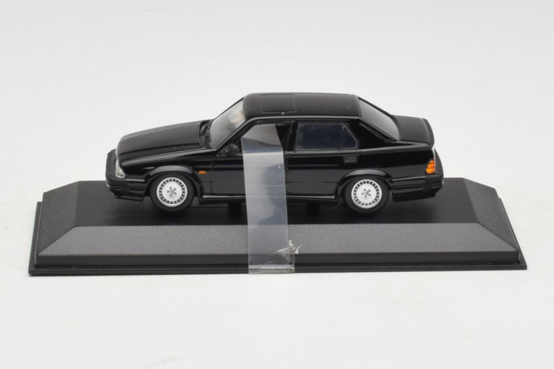 Alfa Romeo 75 3.0 V6 Черен Minichamps 1:43 403120463 Метал