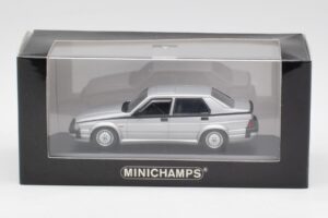 Alfa Romeo 75 3.0 V6 Сребрист Minichamps 1:43 400120461 Метал — снимка 4 от 4